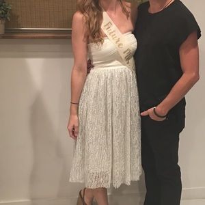 White Lace Sleeveless Dress